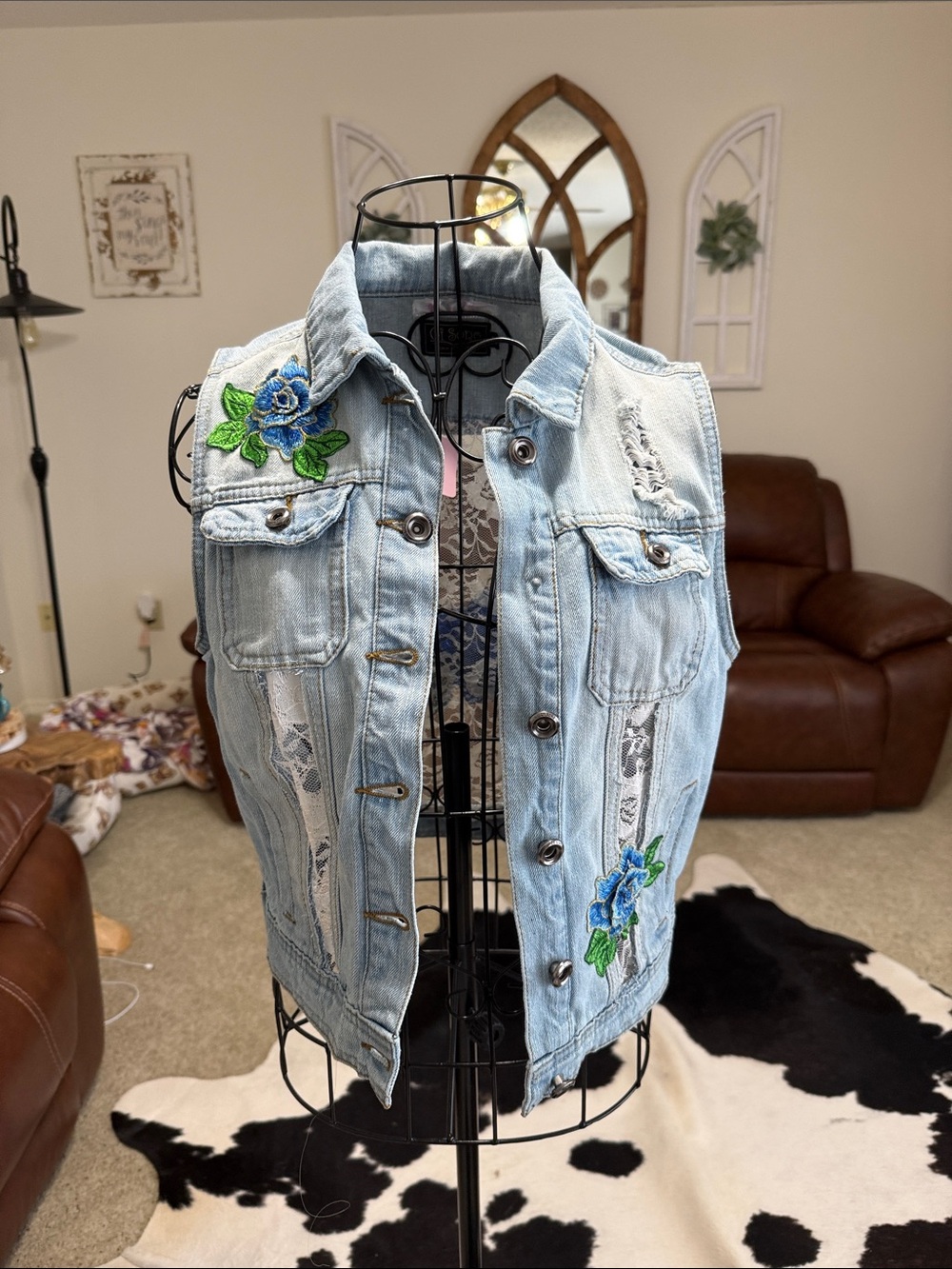 Ci Sono Light Blue Denim Vest with Floral Embroidery - Picture 3 of 5
